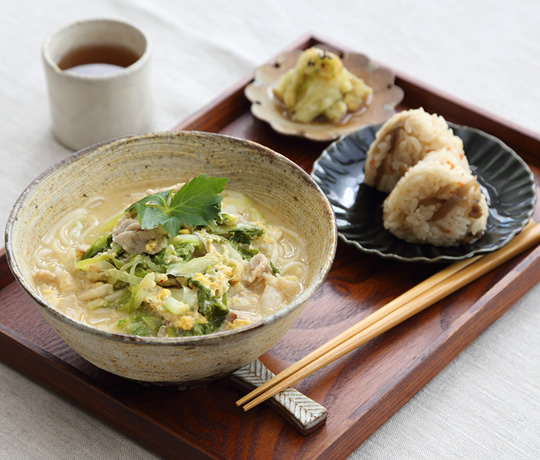 豚肉と白菜のピリ辛甘酒うどん