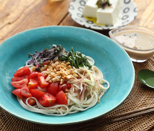 ピーナッツとプチトマトの冷やしうどん